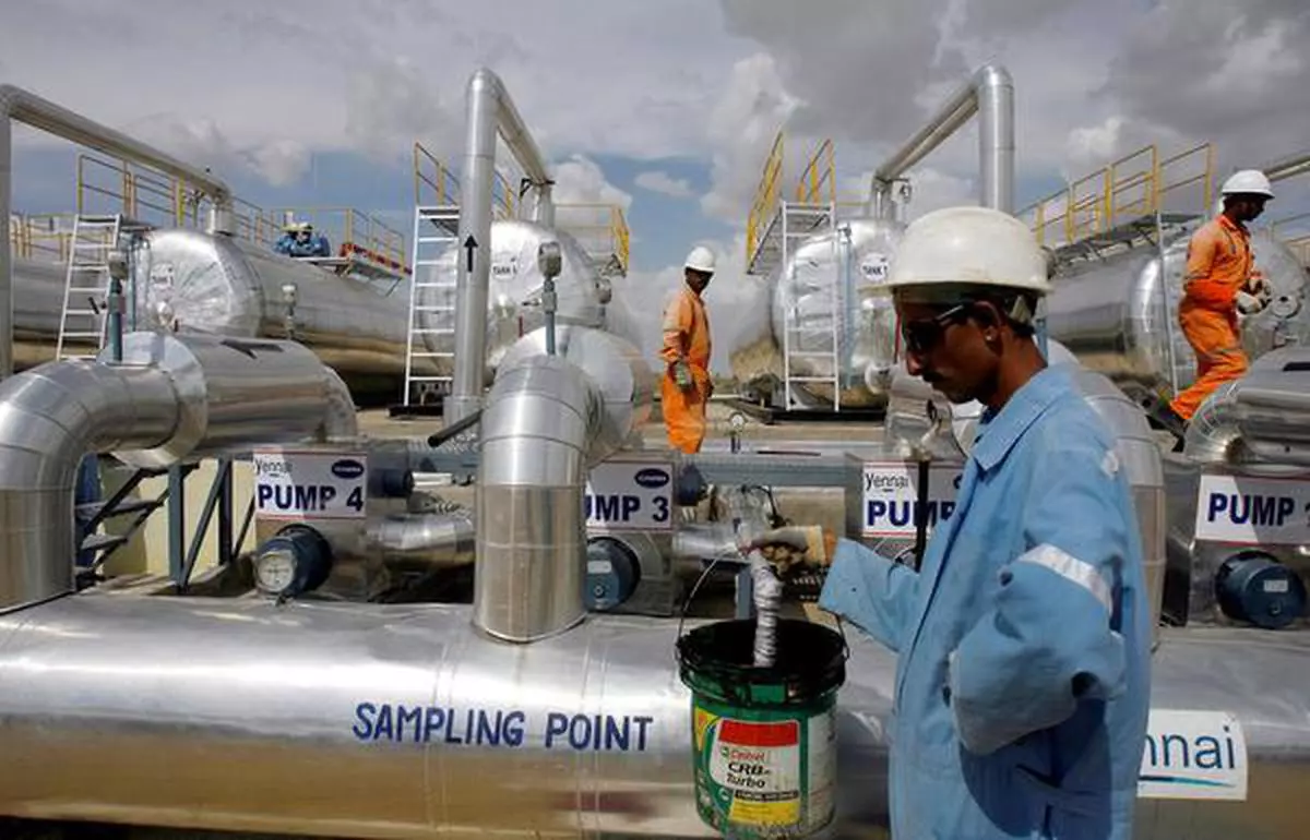 Борелль призвал запретить индийские бензин и дизель из российской нефти