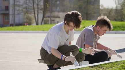 Сколько должны платить подросткам на летних каникулах? В ФПБ озвучили минимальную зарплату