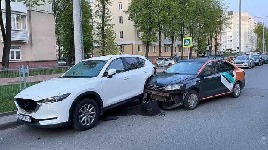 В Минске водитель уснул за рулём каршеринга и устроил «паровозик»