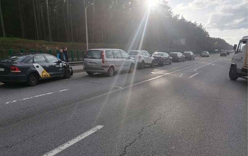 В Минске на МКАД столкнулись семь авто