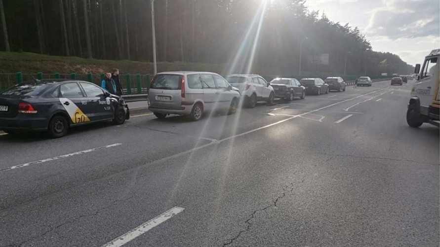 В Минске на МКАД столкнулись семь авто