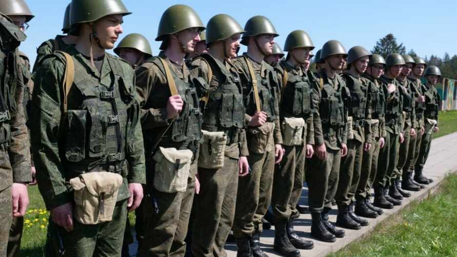 Учащимся за границей белорусам отменили отсрочку от армии. Что ещё изменили в законе о воинской службе?
