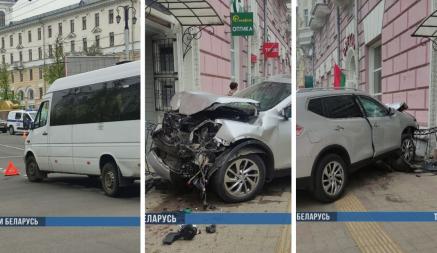 В Витебске пассажиры маршрутки попали в больницу после столкновения с кроссовером