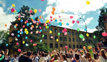 В Минприроды призвали белорусских выпускников не запускать воздушные шары. Что предложили взамен?