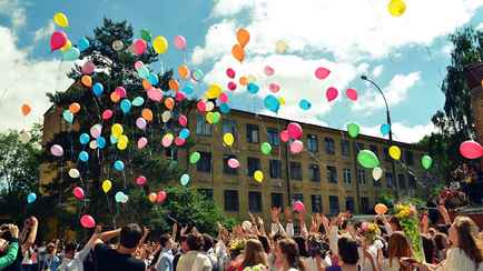 В Минприроды призвали белорусских выпускников не запускать воздушные шары. Что предложили взамен?