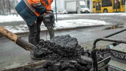 Откажутся ли от ямочного ремонта в Беларуси? В Минтрансе рассказали, на что потратят 1,2 млрд «дорожных» в этом году