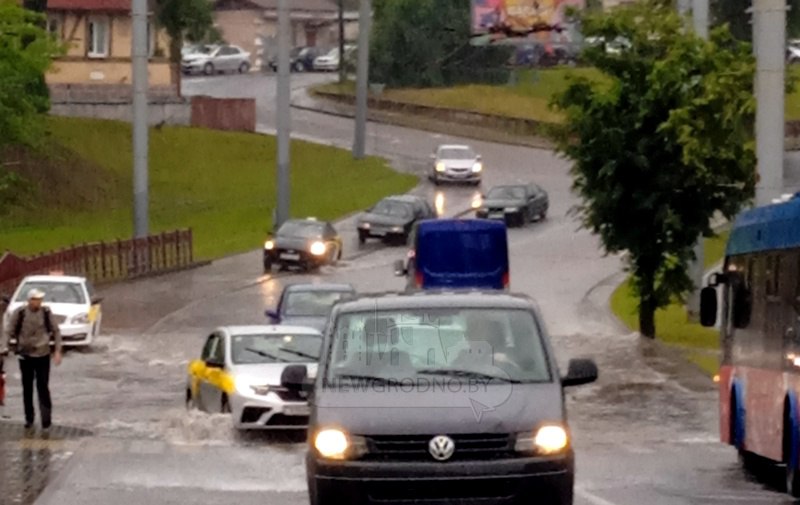 Сильный ливень обрушился на Гродно: улицы «поплыли». Когда ждать дождя в других городах?