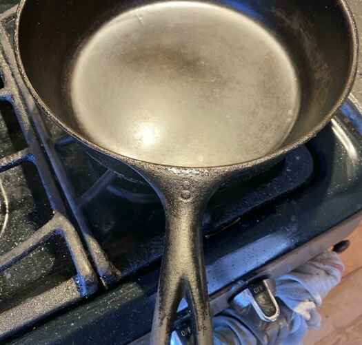 Чугунная сковородка