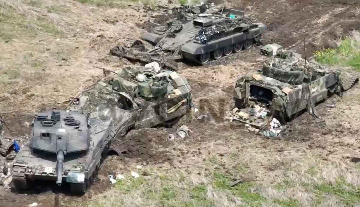 В сети появились кадры подбитых украинских Bradley и Leopard. Сколько и где?