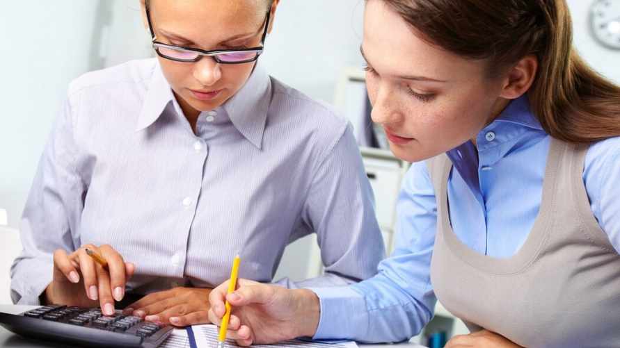 Кому из выпускников вузов могут не дать надбавку к зарплате после распределения? В Минтруда Беларуси рассказали подробности