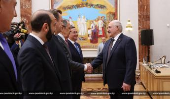 «Наклонили, в нужное место шило вставили и осталось совсем немного» — Лукашенко призвал страны ОДКБ не «уходить в сторону»