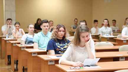 В Беларуси снова поменяют правила поступления в вузы? Лукашенко предложил «симбиоз»