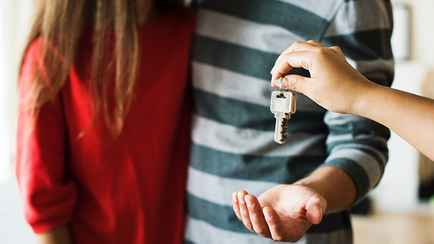 Сдали квартиру, а ее испортили и не рассчитались. Как поступить белорусам с квартирантами, не нарушив закон?