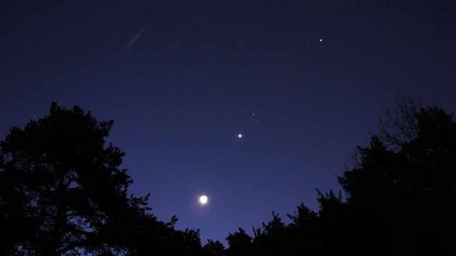 Клубничное полнолуние и парад планет в июне 2023 года. Когда и как смотреть белорусам?