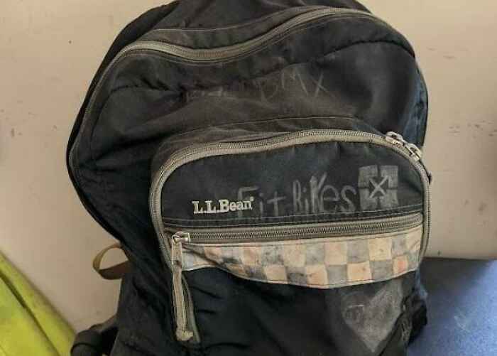 Этот рюкзак 10 лет отслужил в школе и еще восемь как сумка для инструментов. С ним все хорошо