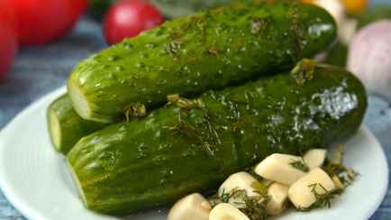 Как приготовить малосольные огурцы… без рассола? Будут готовы уже через несколько часов