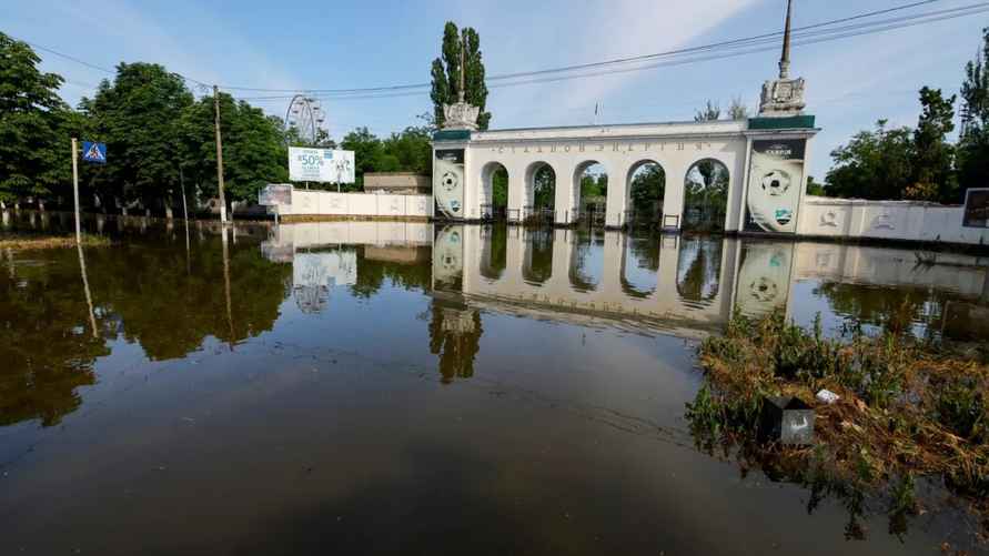 Затопленная площадь перед стадионом в Новой Каховке Alexander Ermochenko / Reuters / Scanpix / LETA