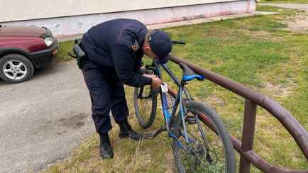 Милиционеры начали блокировать велосипеды белорусов спецтросами. Как избежать?