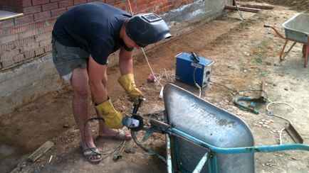 Что делать, если на работе белорусам выдают б/у-шные средства защиты? В Минтруда рассказали, могут ли отказаться