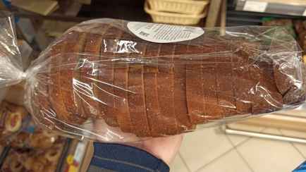 Эксперты рассказали, где лучше хранить хлеб в жару (спойлер: это не холодильник и не пакеты)