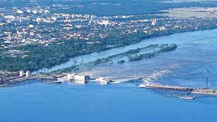 На Каховской ГЭС прорвало дамбу. Крым останется без воды?