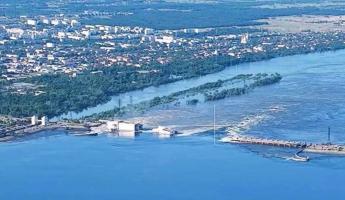 На Каховской ГЭС прорвало дамбу. Крым останется без воды?