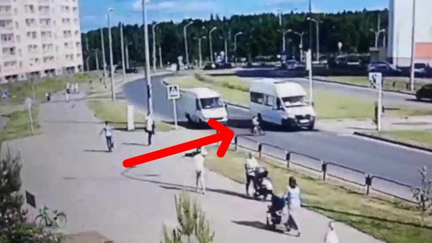 В Витебске 6-летний ребенок протаранил маршрутку. Что делала в это время мама?
