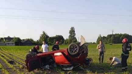 Под Слуцком перевернулась Tesla с 5 людьми. Один погиб