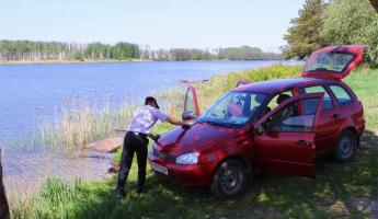 Штраф до 370 рублей. За сколько метров от озера или реки белорусам можно ставить машину?