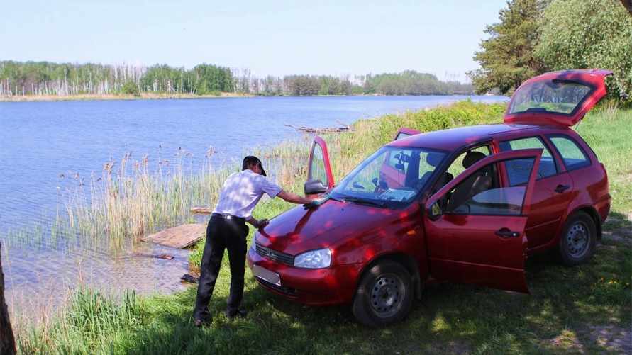 Штраф до 370 рублей. За сколько метров от озера или реки белорусам можно ставить машину?