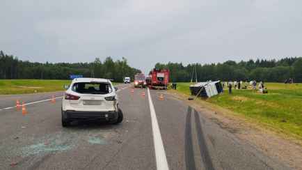 Под Витебском перевернулся туристический автобус из Могилёва с 50 людьми