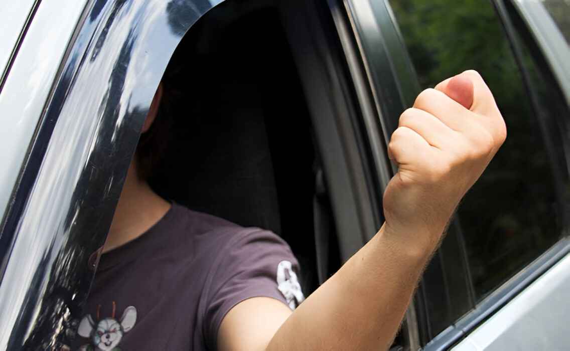 В ГАИ рассказали, как белорусским водителям реагировать на "обидные жесты"