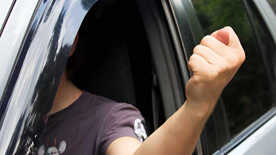 В ГАИ рассказали, как белорусским водителям реагировать на "обидные жесты"