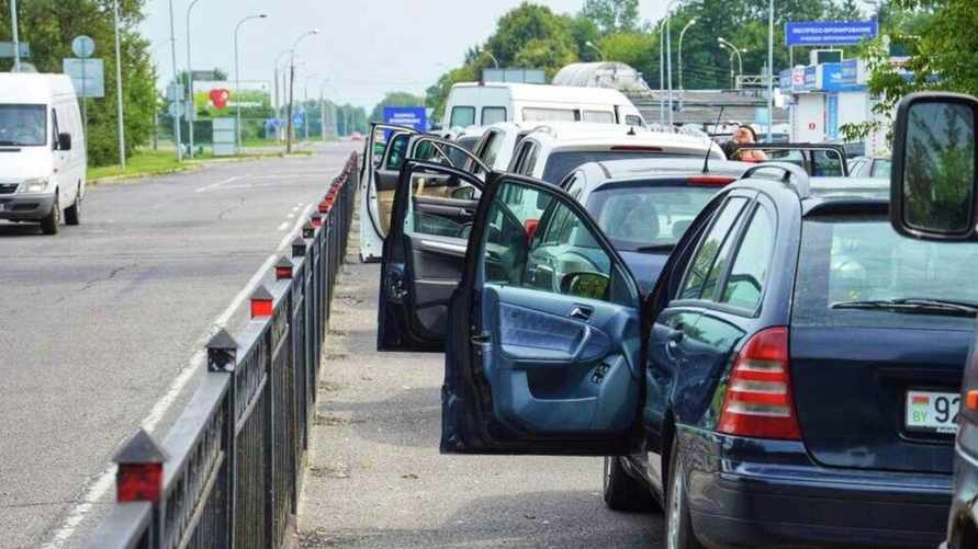 "Вот это головоломка!" - Польша, фактически, закрыла въезд даже для легковых машин из Беларуси. Но выход есть?