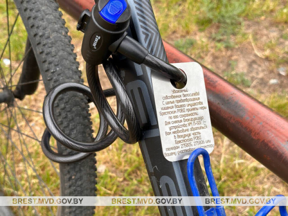 Милиционеры начали блокировать велосипеды белорусов спецтросами. Как избежать?