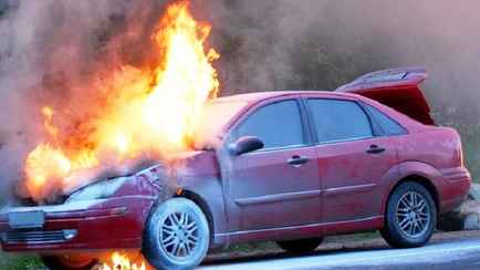 Как потушить авто, если нет огнетушителя? В ГАИ Минска дали советы