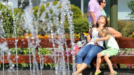 Красный уровень опасности. Белорусские метеорологи предупредили о жаре и дождях: кому доставать плавки, а кому зонтик?