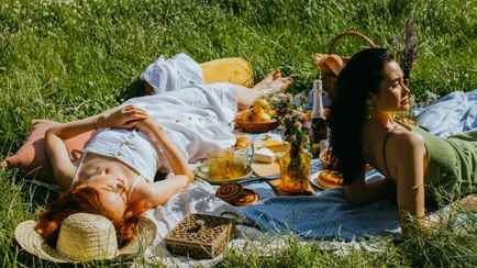 В июле белорусов ждут большие выходные. А отрабатывать придётся?