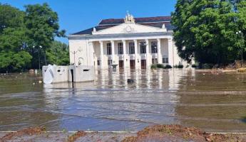 «ГЭСа просто нет»  — В сети появились видео наводнения после подрыва дамбы