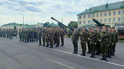 «Никто не вякнул» — Лукашенко распорядился привести армию Беларуси в полную боевую готовность