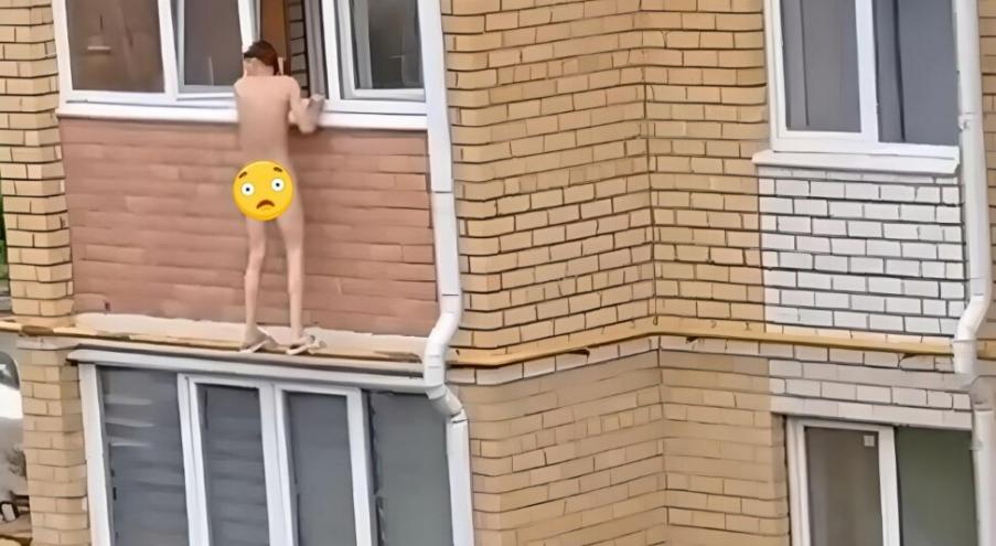 Милиционерам задали вопрос: как быть, если голый сосед