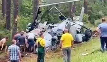 «Это страшно, там человек!» — Появилось видео первых минут после падения вертолета под Барановичами