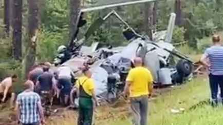 «Это страшно, там человек!» — Появилось видео первых минут после падения вертолета под Барановичами