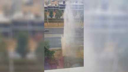 Появилось видео, как в Минске из-под земли стал бить гейзер высотой с девятиэтажку