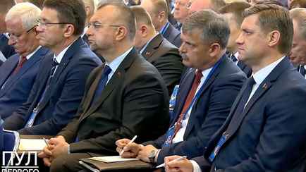 Лукашенко приказал чиновникам раз в неделю работать до 20:00 и чаще говорить об этом в СМИ. Что ещё в указе «О дебюрократизации»?