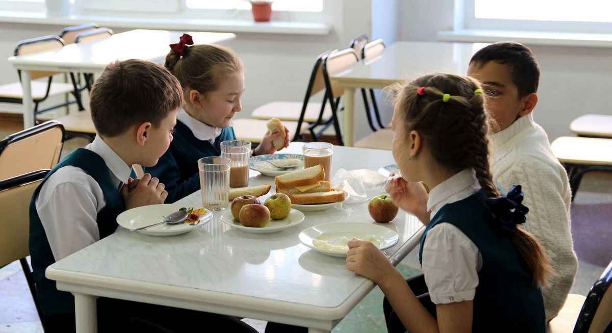 Совмин изменил меню в школьных столовых Беларуси. Что будет среди новых 230 блюд с 1 сентября?