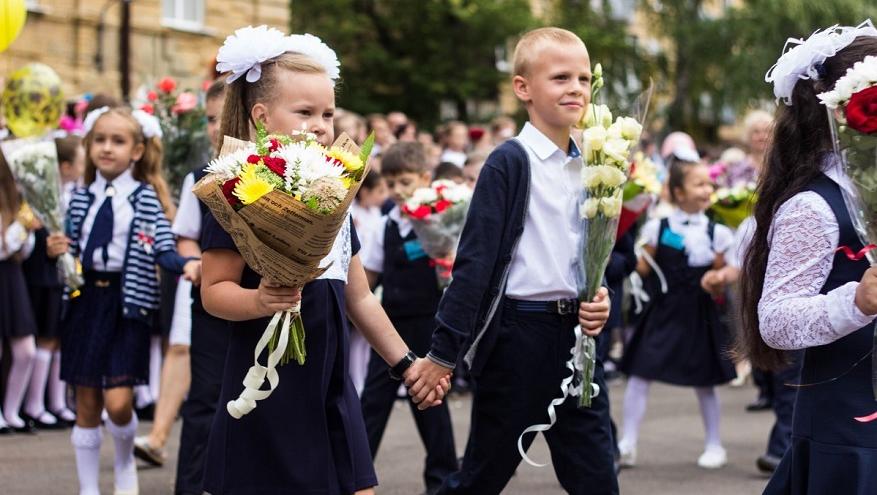 Как пояснили в ведомстве, семьи с детьми-школьниками в