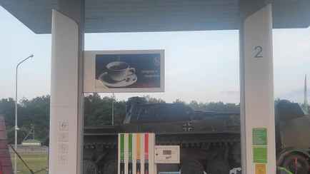 На АЗС под Барановичами заправлялся немецкий танк. Куда направился?