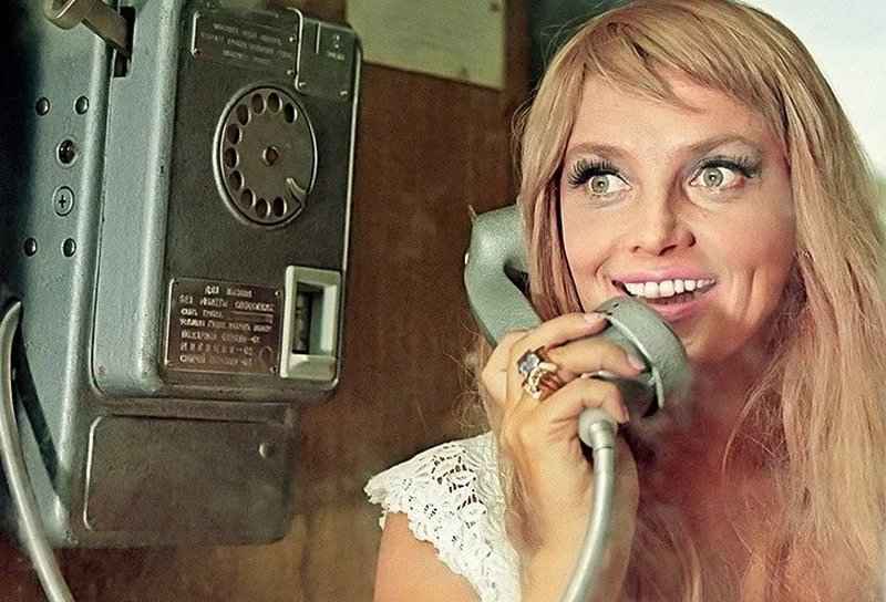 Один из банков в Беларуси встроил в инфокиоски телефонные трубки. Зачем?