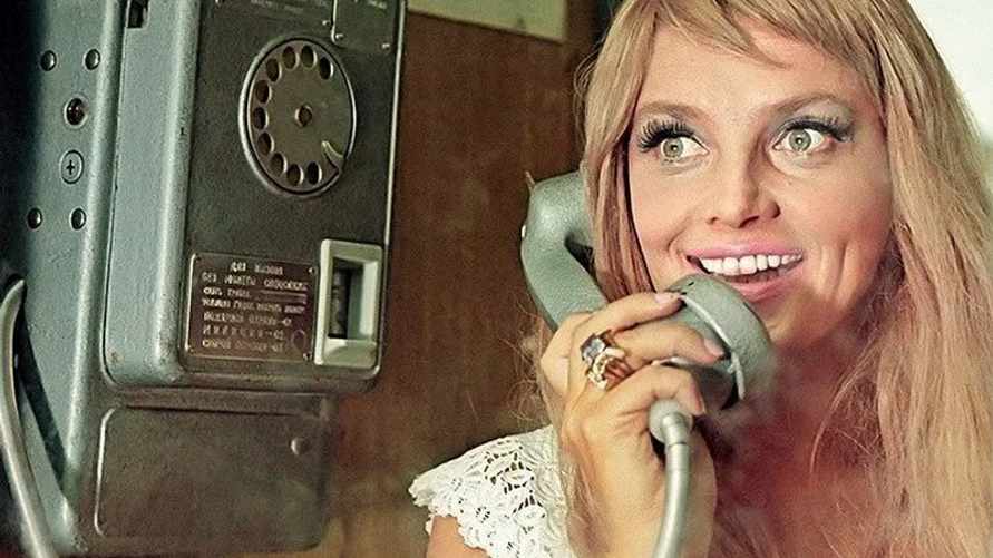 Один из банков в Беларуси встроил в инфокиоски телефонные трубки. Зачем?